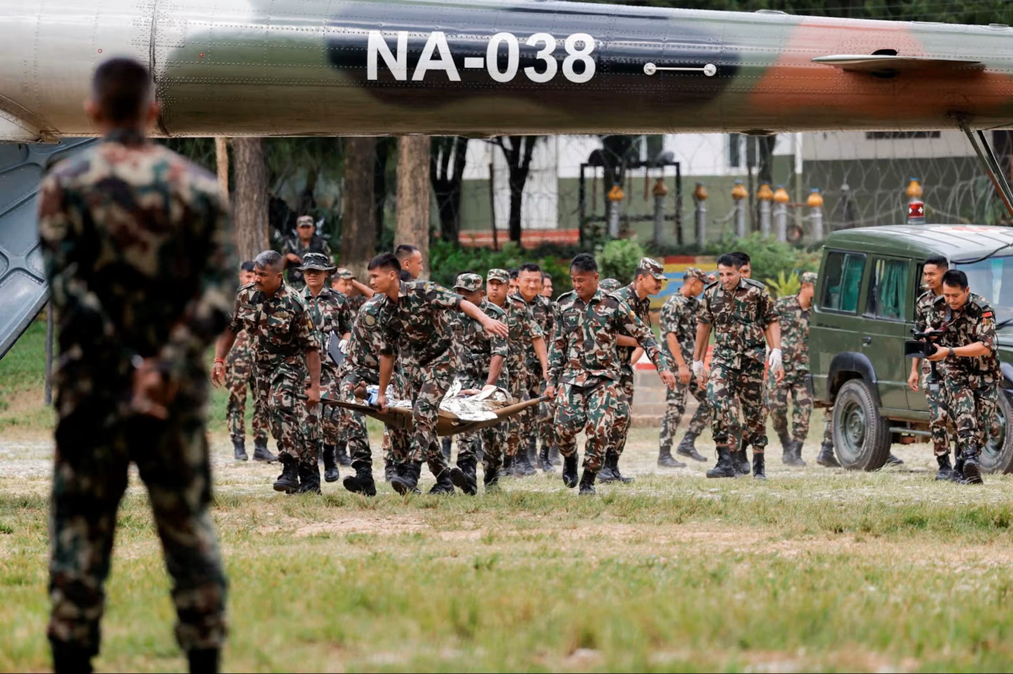 কাদা-পাথরের স্রোতে বিধ্বস্ত নেপাল-তিব্বত সীমান্ত
