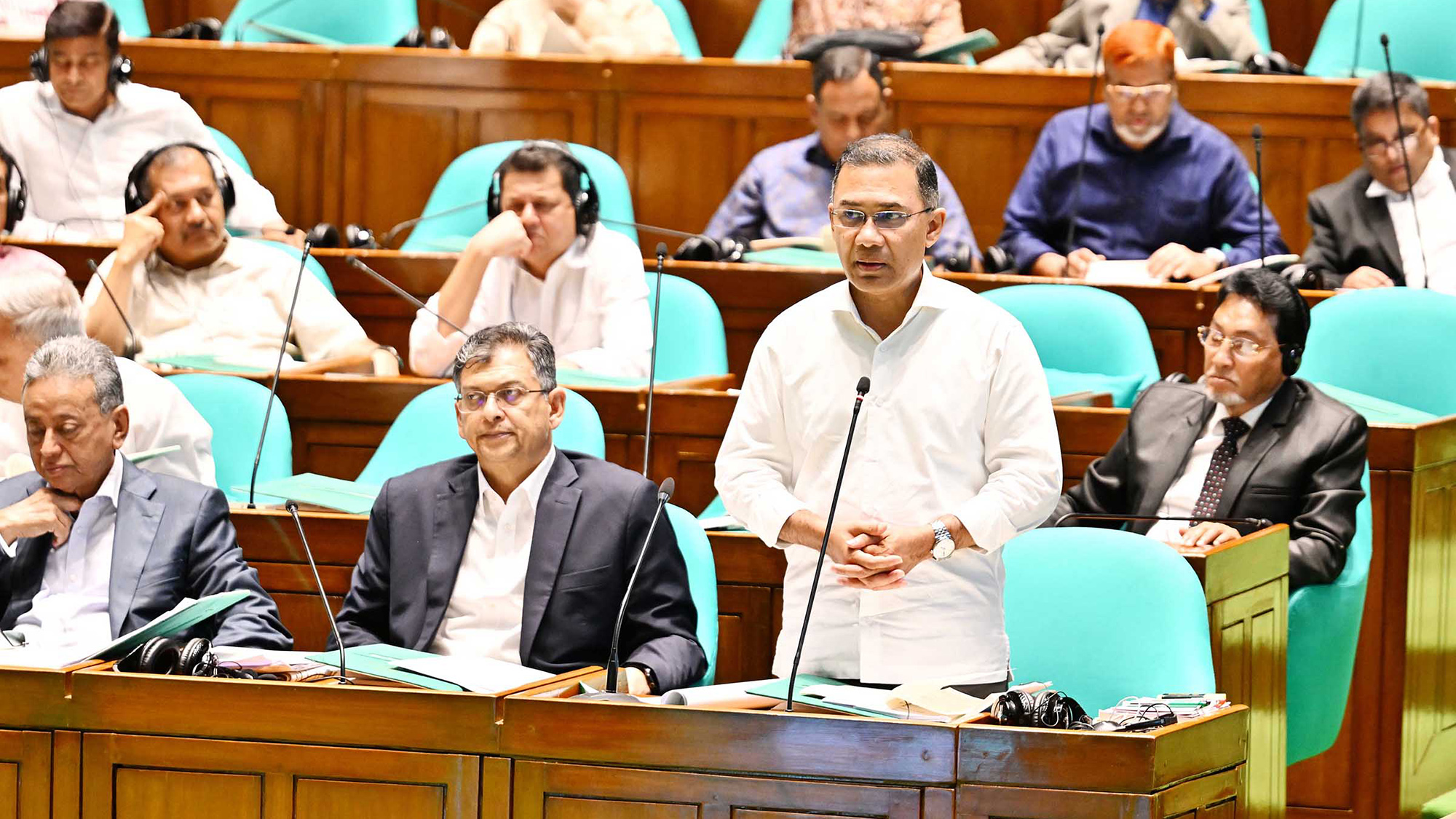 নতুন এলএনজি টার্মিনালসহ ১৫০ কূপ খননের পরিকল্পনা সরকারের