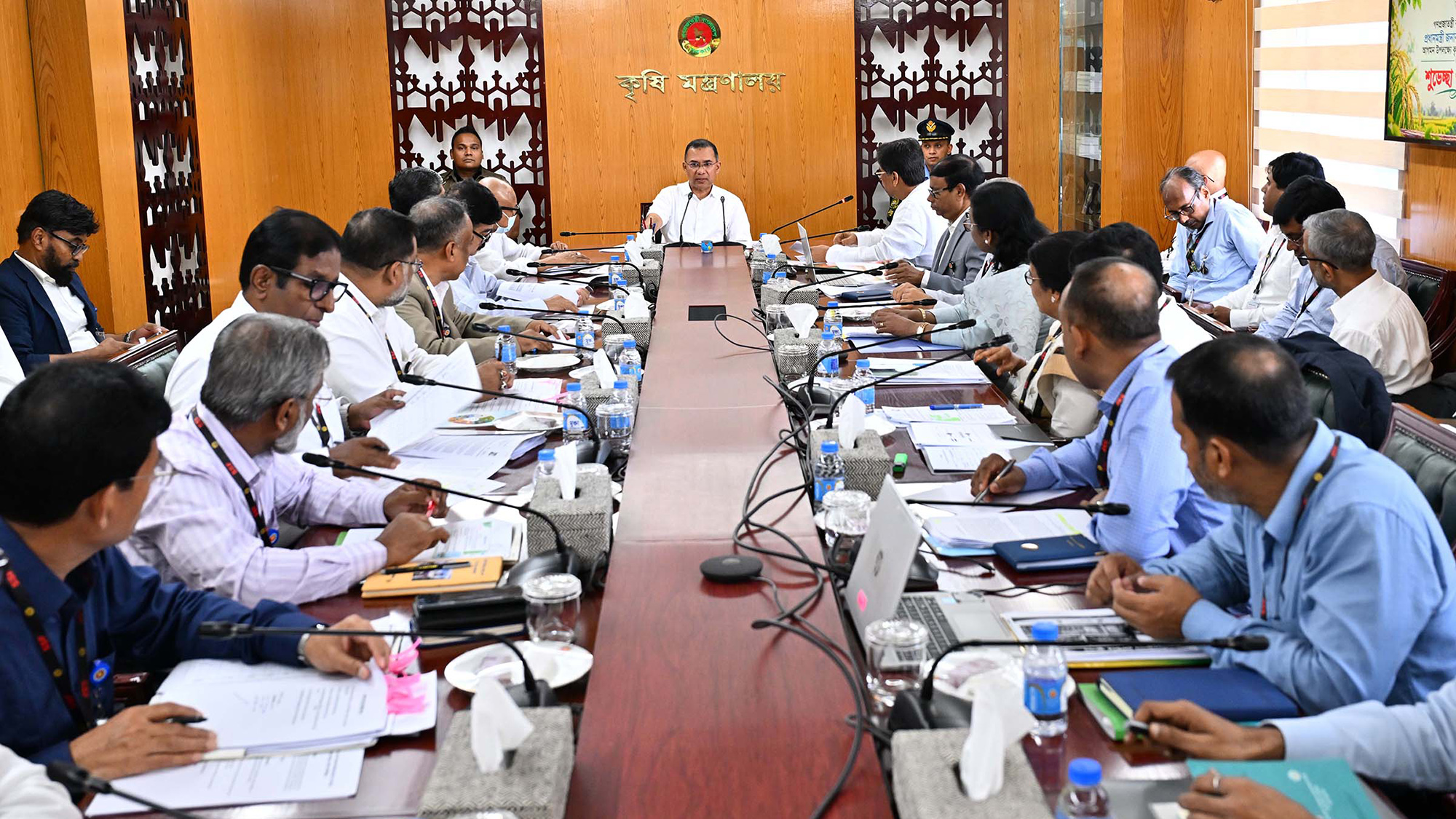 আমদানি কমিয়ে উৎপাদন বাড়ানোর তাগিদ প্রধানমন্ত্রীর
