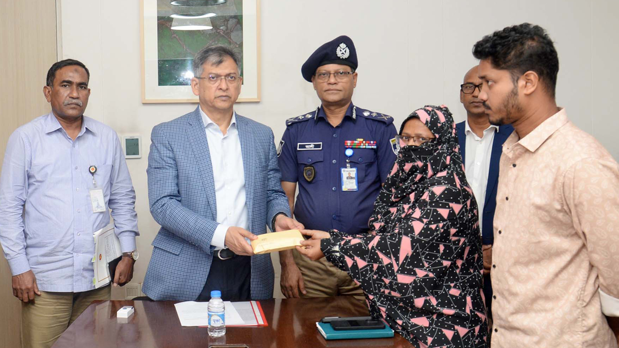 এসআই আলতাফ হত্যাকাণ্ডে জড়িতদের দ্রুত গ্রেপ্তারের নির্দেশ স্বরাষ্ট্রমন্ত্রীর