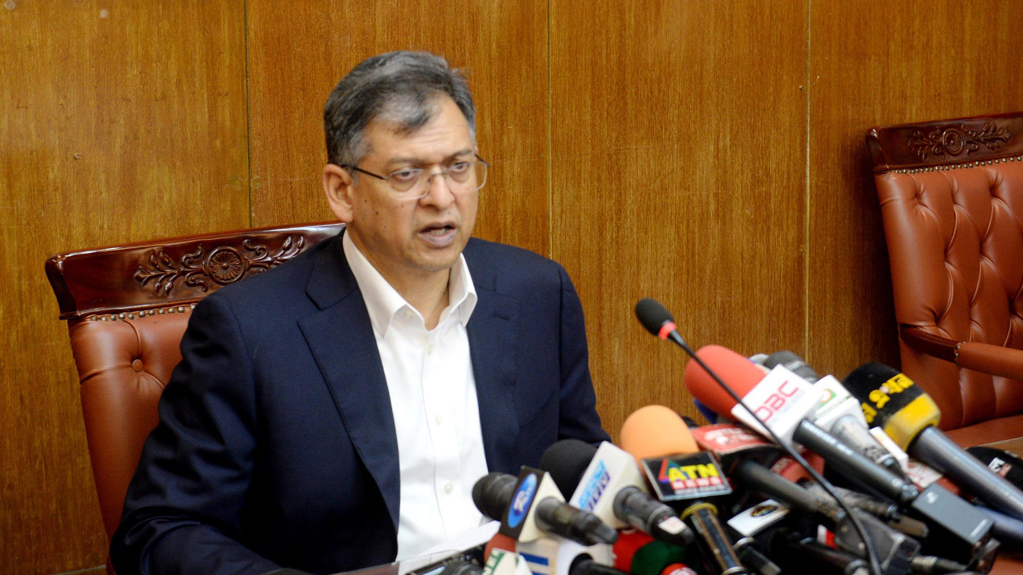 সাংবাদিক গ্রেপ্তারের আগে আদালতের অনুমতির প্রস্তাব উপযুক্ত: স্বরাষ্ট্রমন্ত্রী