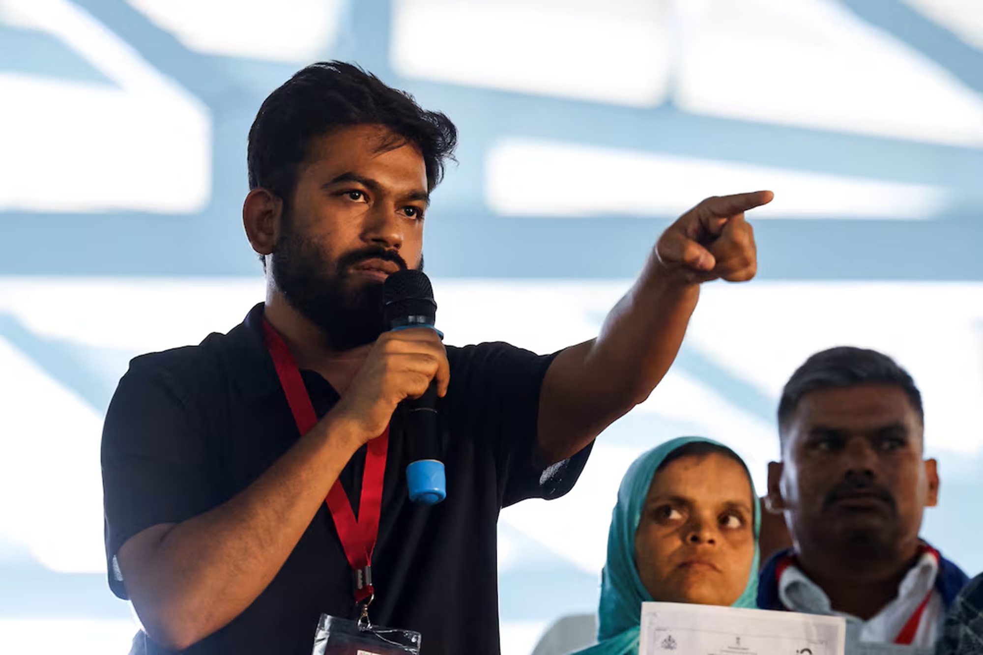 ‘ককরোচ’ পোস্ট থেকে মোদি সরকারের মাথাব্যথা, কে এই দিপকে