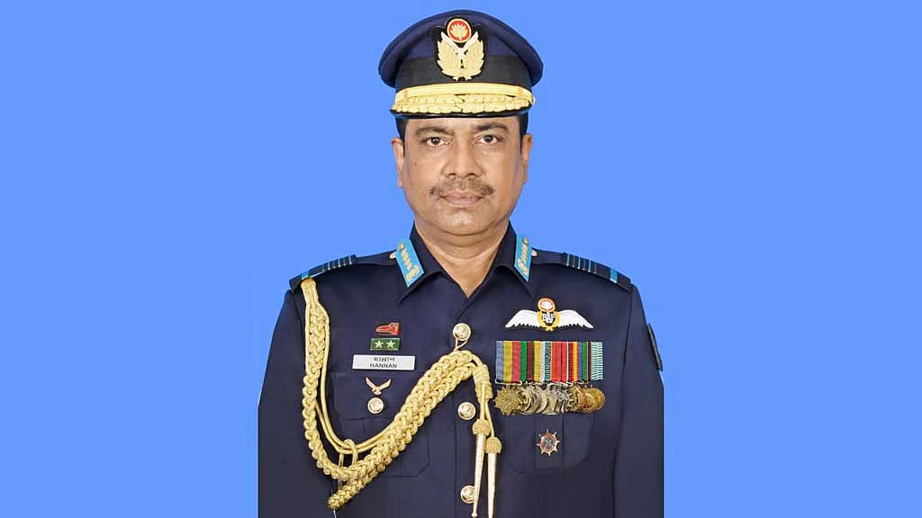 দেশ ছাড়ায় নিষেধাজ্ঞা, কাতারে ধরা সাবেক বিমানবাহিনী প্রধান হান্নান
