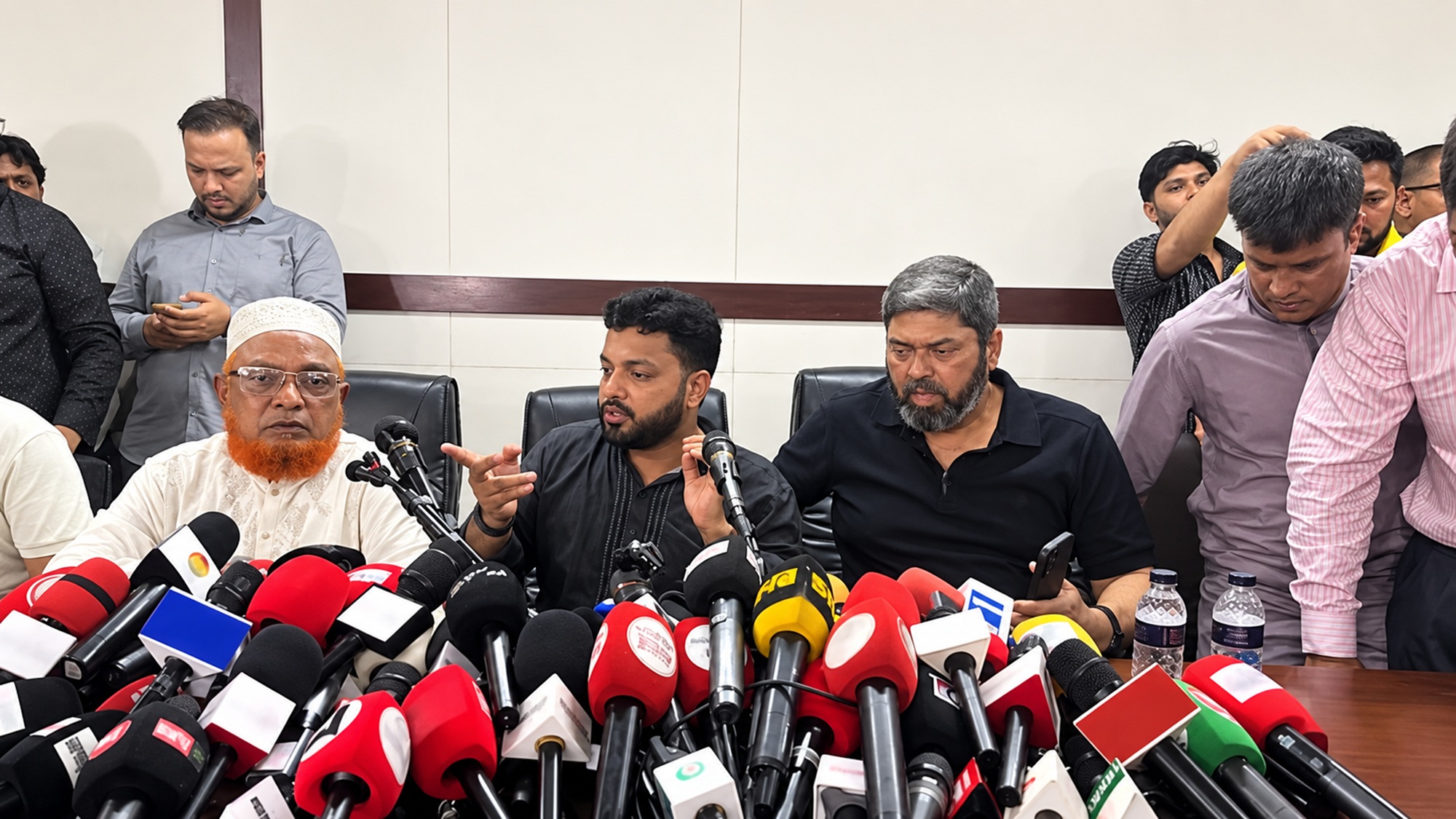 ‘দলকে বিব্রত না করতেই পদ ছাড়ছি’, অস্ত্রকাণ্ডের ব্যাখ্যা দিলেন ইশরাক